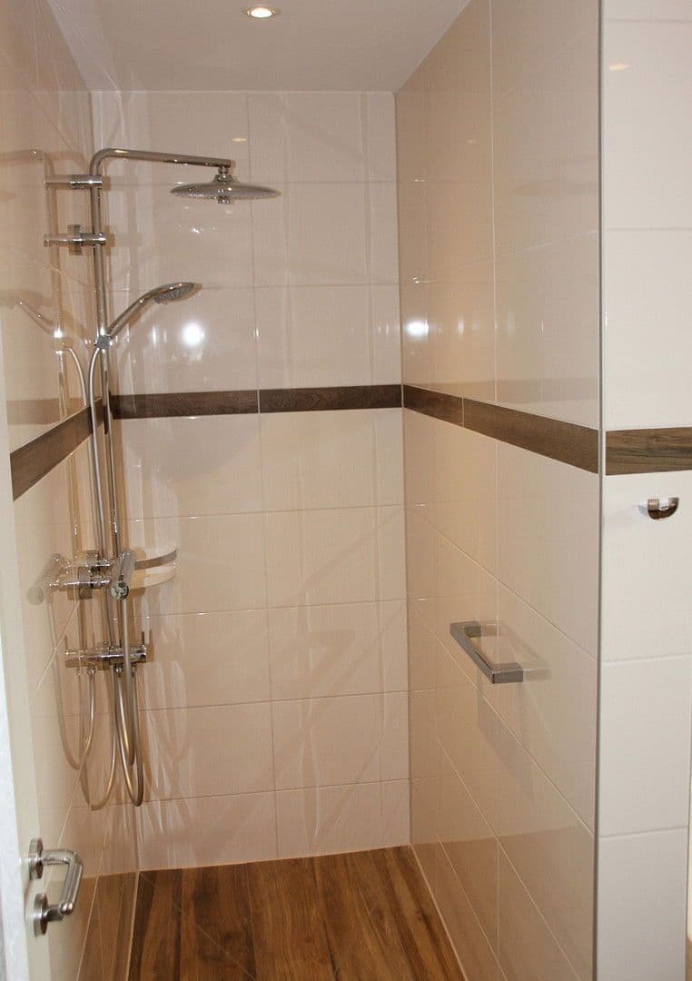 Pronájem bytu 4+1 143 m², Siegfeldstr. 1c, Hennef (Sieg), Severní Porýní-Vestfálsko Pronájem bytu 4+1 143 m², Siegfeldstr. 1c, Hennef (Sieg), Severní Porýní-Vestfálsko