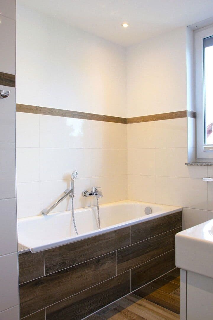 Pronájem bytu 4+1 143 m², Siegfeldstr. 1c, Hennef (Sieg), Severní Porýní-Vestfálsko Pronájem bytu 4+1 143 m², Siegfeldstr. 1c, Hennef (Sieg), Severní Porýní-Vestfálsko