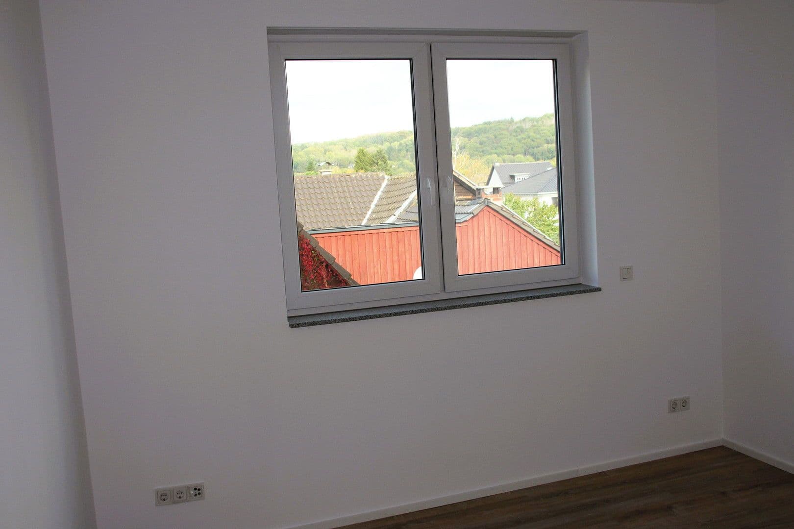 Pronájem bytu 4+1 143 m², Siegfeldstr. 1c, Hennef (Sieg), Severní Porýní-Vestfálsko Pronájem bytu 4+1 143 m², Siegfeldstr. 1c, Hennef (Sieg), Severní Porýní-Vestfálsko