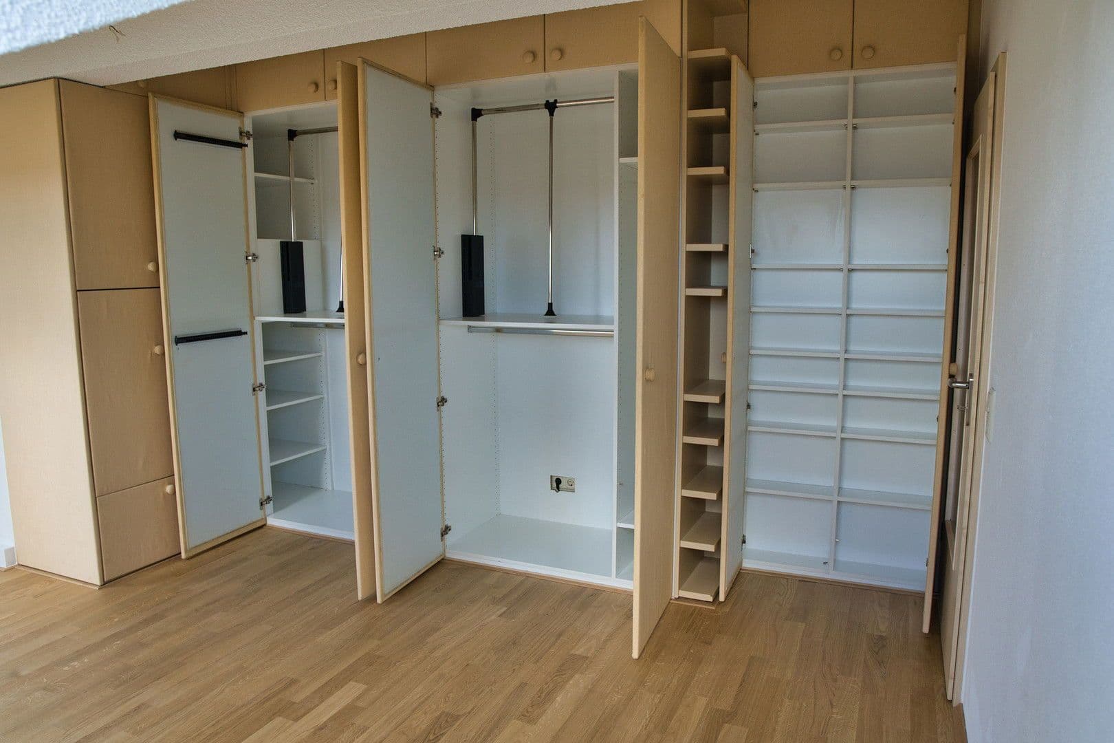 Pronájem bytu 3+1 114 m², Wilhelm-von-Capitaine Strasse 18, Köln, Severní Porýní-Vestfálsko Pronájem bytu 3+1 114 m², Wilhelm-von-Capitaine Strasse 18, Köln, Severní Porýní-Vestfálsko