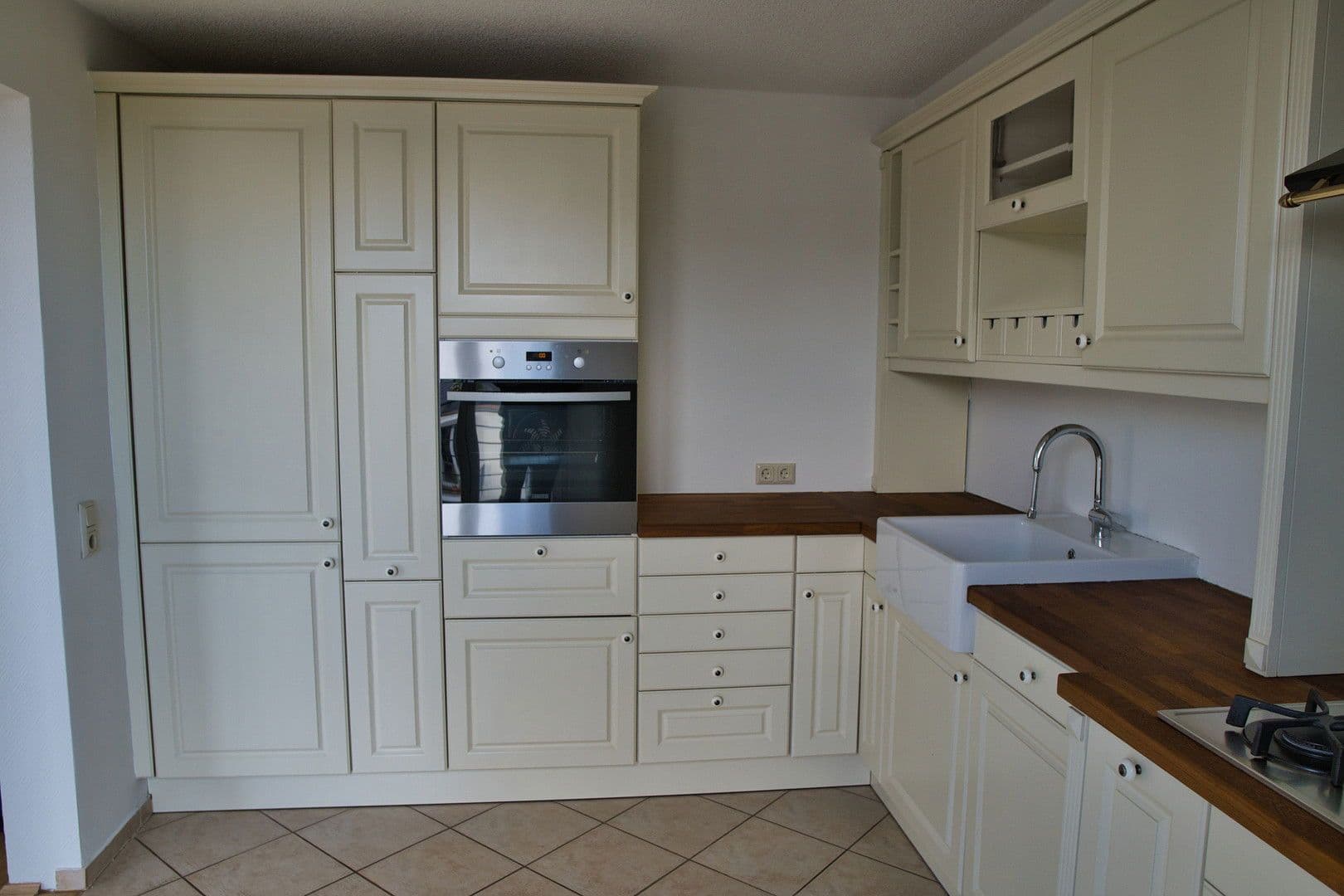 Pronájem bytu 3+1 114 m², Wilhelm-von-Capitaine Strasse 18, Köln, Severní Porýní-Vestfálsko Pronájem bytu 3+1 114 m², Wilhelm-von-Capitaine Strasse 18, Köln, Severní Porýní-Vestfálsko