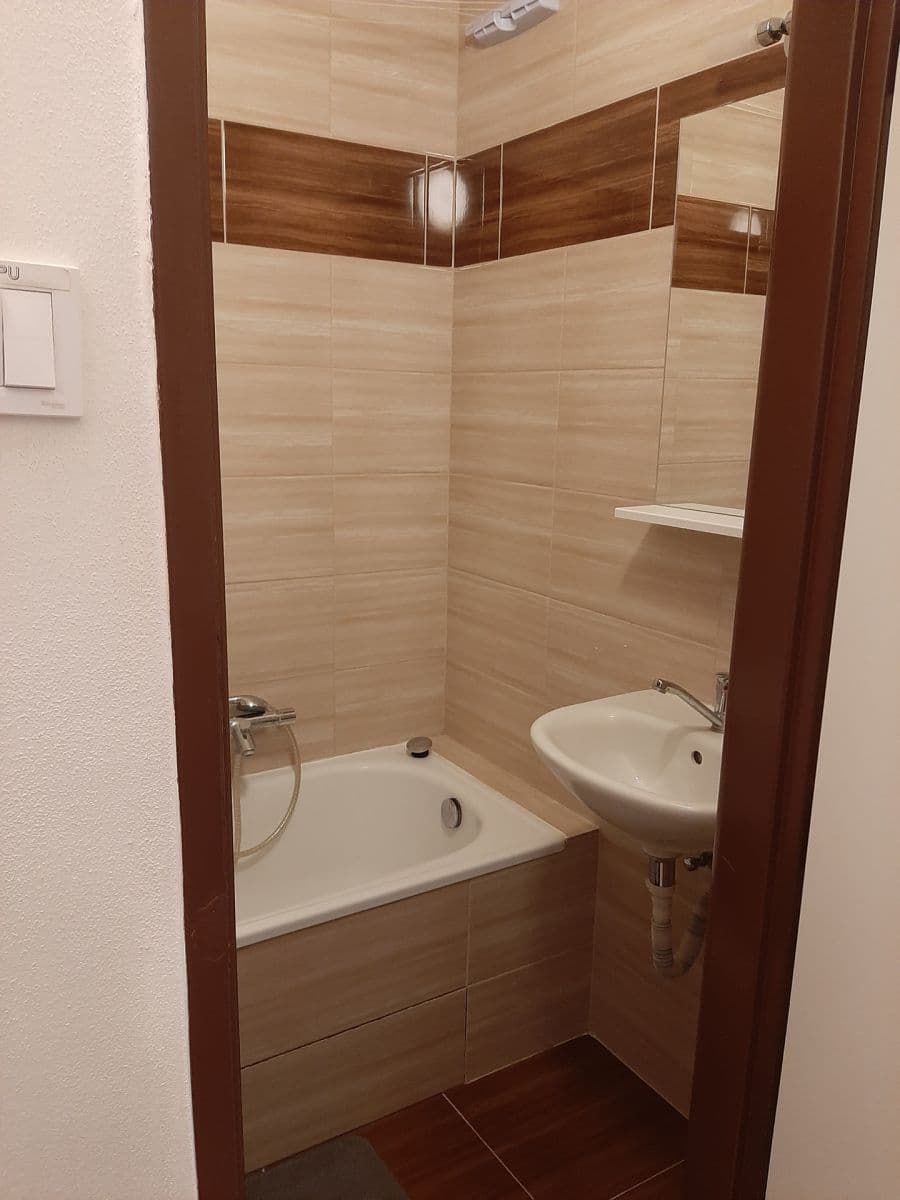 Pronájem bytu 2+1 50 m², Klecany, Středočeský kraj Pronájem bytu 2+1 50 m², Klecany, Středočeský kraj