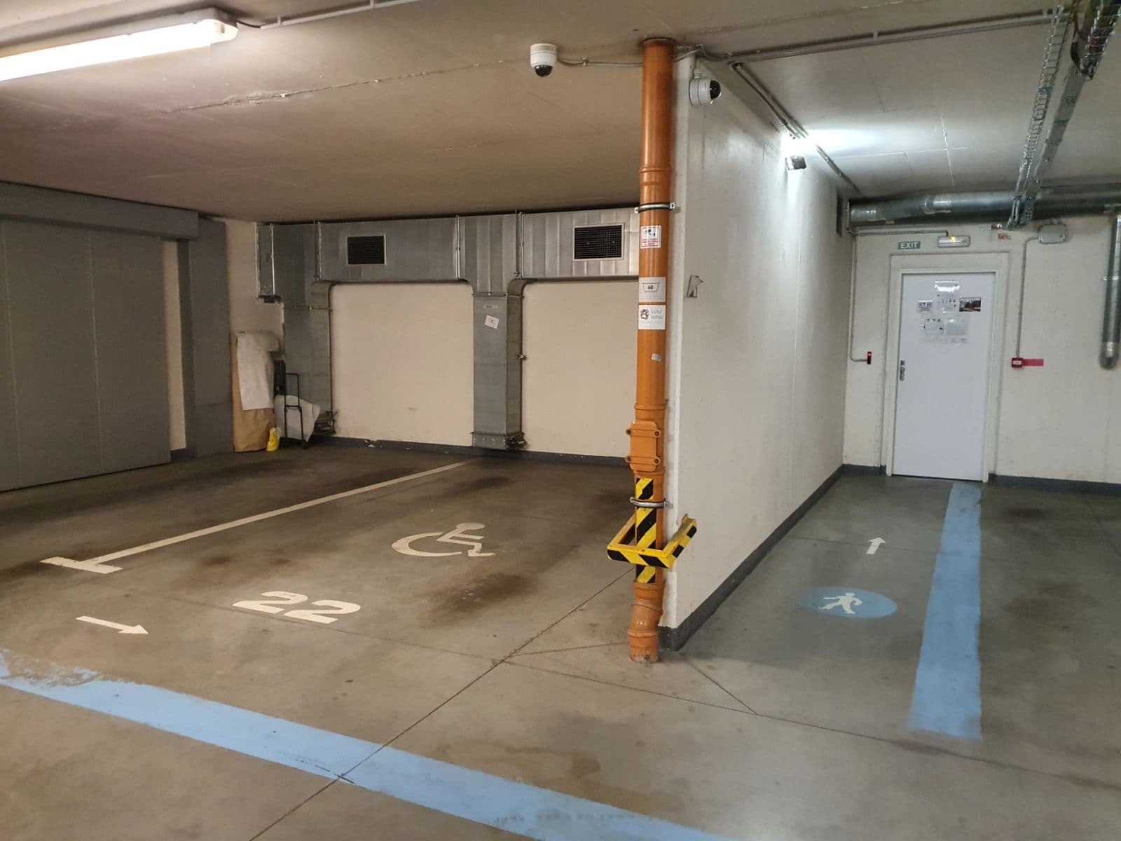 Pronájem garáže 18 m², Skuteckého, Praha, Praha Pronájem garáže 18 m², Skuteckého, Praha, Praha