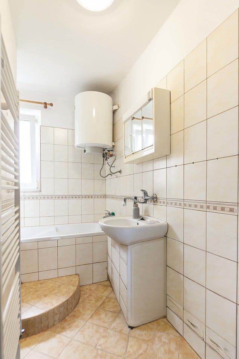 Prodej bytu 3+1 70 m², 1. máje, Uhlířské Janovice, Středočeský kraj Prodej bytu 3+1 70 m², 1. máje, Uhlířské Janovice, Středočeský kraj