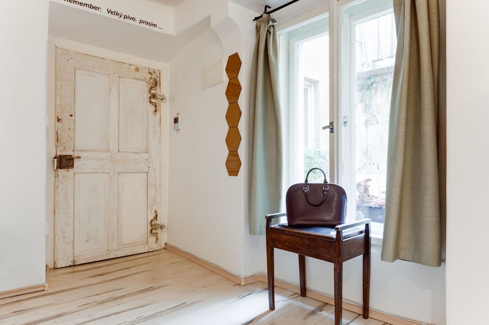 Pronájem bytu 1+1 31 m², Malostranské náměstí, Praha, Praha Pronájem bytu 1+1 31 m², Malostranské náměstí, Praha, Praha