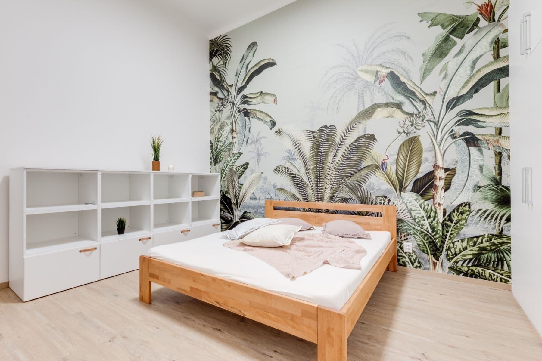 Pronájem bytu 2+kk 55 m², Prvního pluku, Praha, Praha Pronájem bytu 2+kk 55 m², Prvního pluku, Praha, Praha