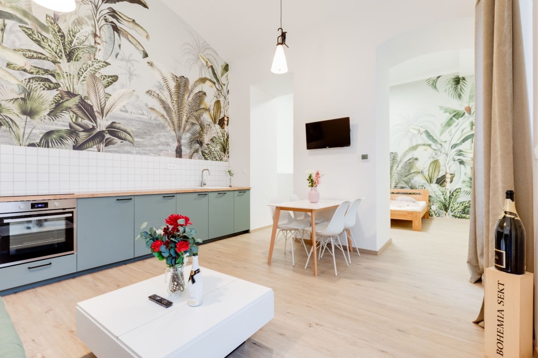 Pronájem bytu 2+kk 55 m², Prvního pluku, Praha, Praha Pronájem bytu 2+kk 55 m², Prvního pluku, Praha, Praha