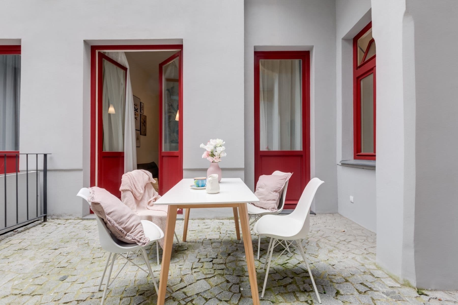 Pronájem bytu 2+kk 55 m², Prvního pluku, Praha, Praha Pronájem bytu 2+kk 55 m², Prvního pluku, Praha, Praha