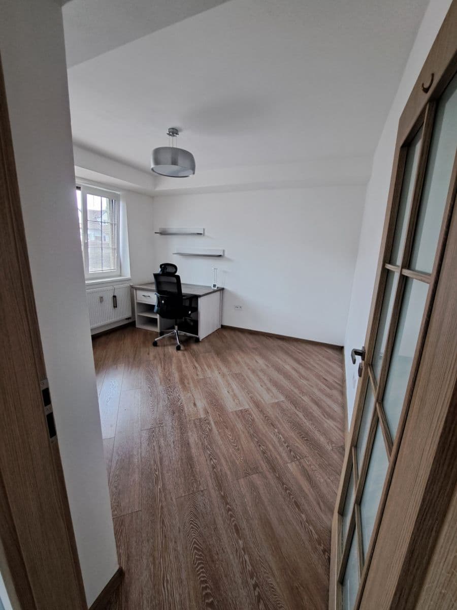 Pronájem bytu 3+kk 78 m², Velvarská, Horoměřice, Středočeský kraj Pronájem bytu 3+kk 78 m², Velvarská, Horoměřice, Středočeský kraj