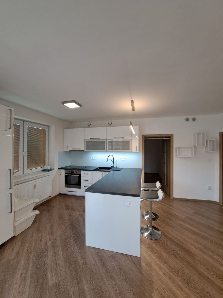 Pronájem bytu 3+kk 78 m², Velvarská, Horoměřice, Středočeský kraj Pronájem bytu 3+kk 78 m², Velvarská, Horoměřice, Středočeský kraj