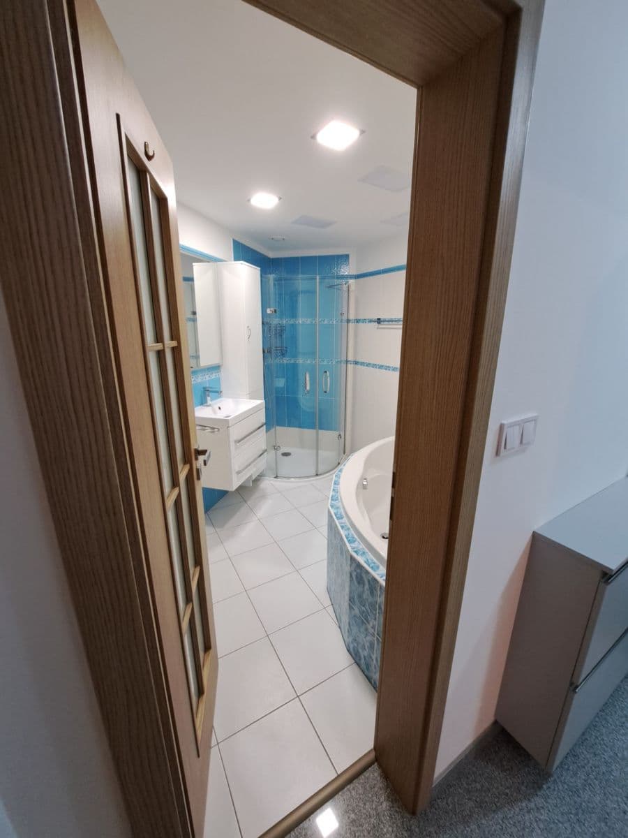 Pronájem bytu 3+kk 78 m², Velvarská, Horoměřice, Středočeský kraj Pronájem bytu 3+kk 78 m², Velvarská, Horoměřice, Středočeský kraj