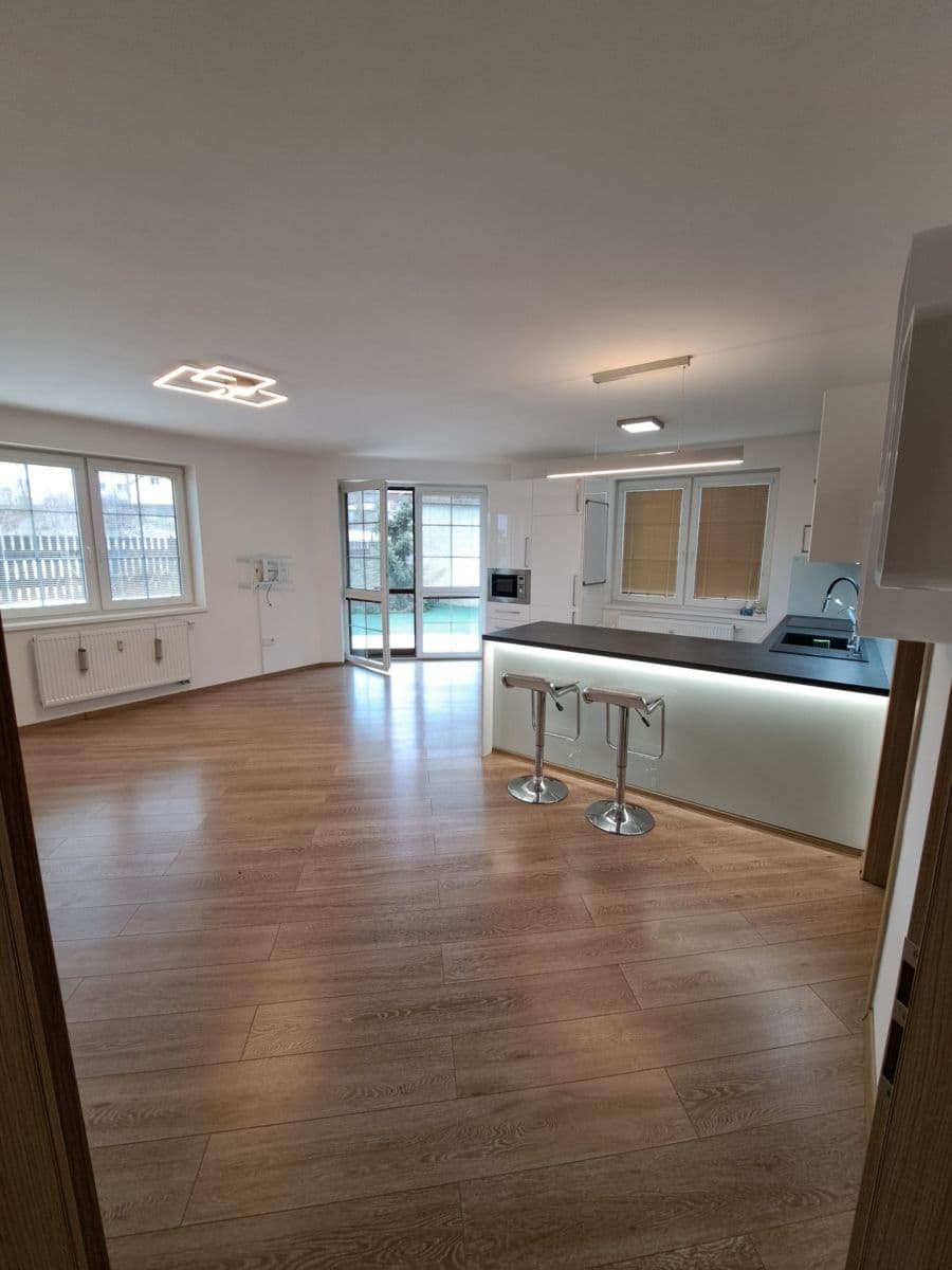 Pronájem bytu 3+kk 78 m², Velvarská, Horoměřice, Středočeský kraj Pronájem bytu 3+kk 78 m², Velvarská, Horoměřice, Středočeský kraj