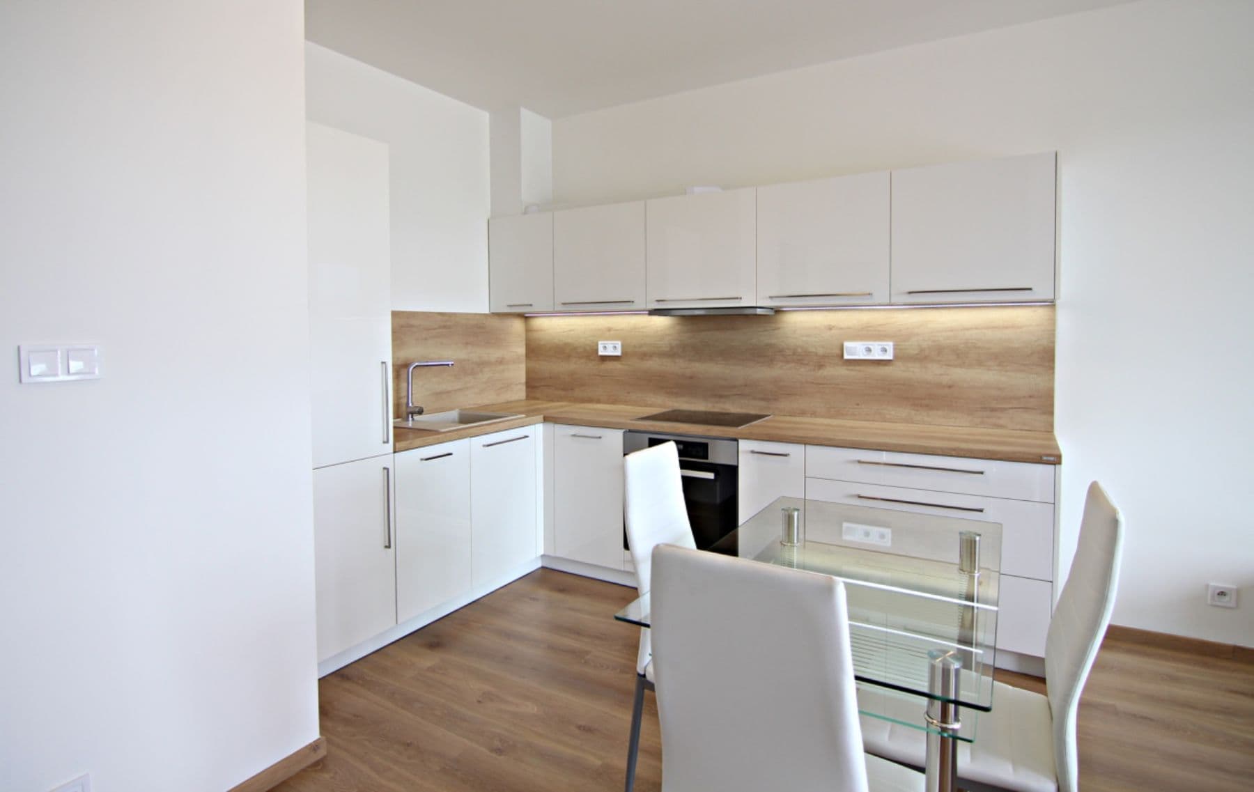 Pronájem bytu 2+kk 63 m², U Červeného mlýna, Brno, Jihomoravský kraj Pronájem bytu 2+kk 63 m², U Červeného mlýna, Brno, Jihomoravský kraj