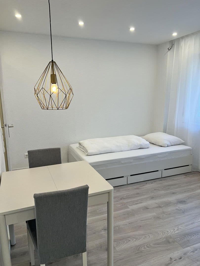 Pronájem bytu 1+1 26 m², Stuttgart, Bádensko-Württembersko Pronájem bytu 1+1 26 m², Stuttgart, Bádensko-Württembersko