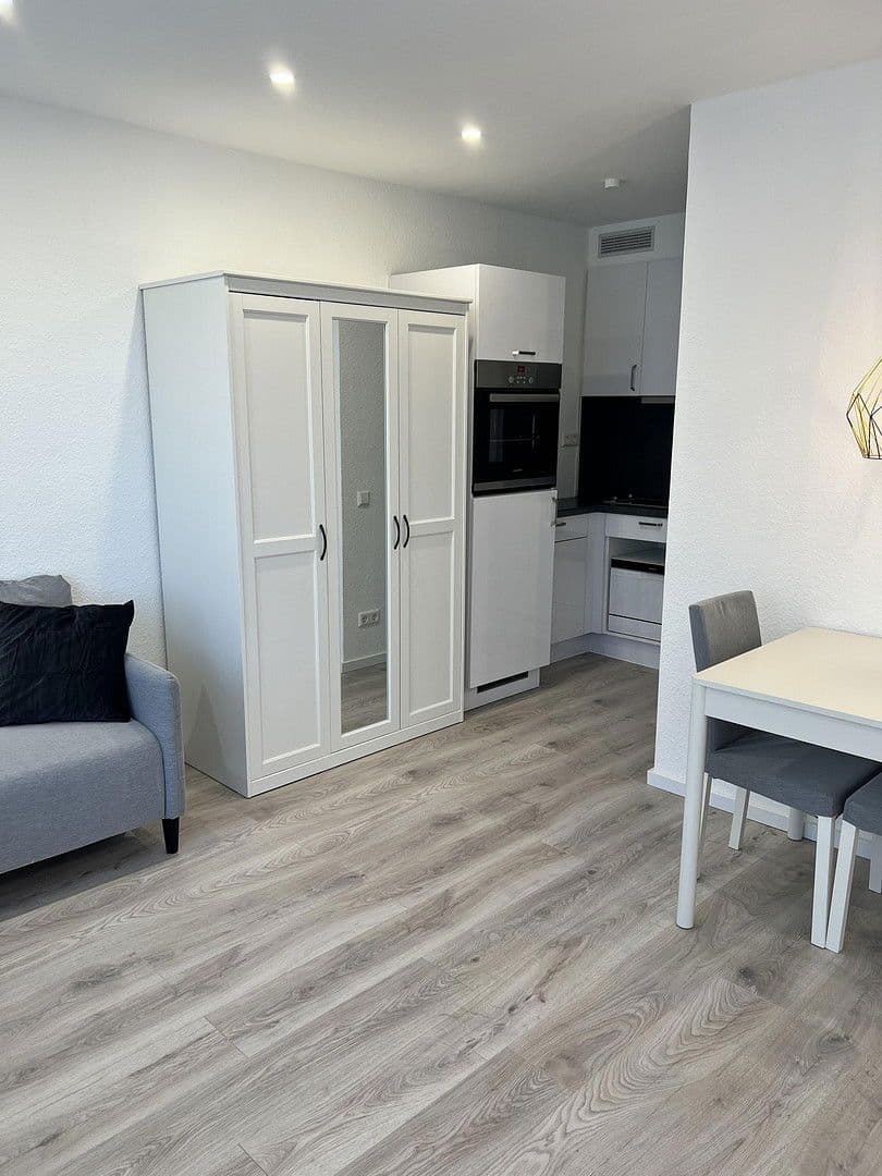 Pronájem bytu 1+1 26 m², Stuttgart, Bádensko-Württembersko Pronájem bytu 1+1 26 m², Stuttgart, Bádensko-Württembersko