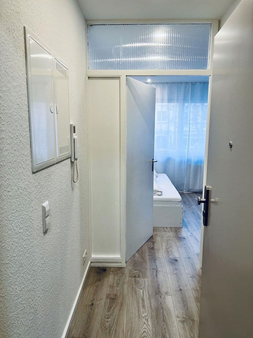 Pronájem bytu 1+1 26 m², Stuttgart, Bádensko-Württembersko Pronájem bytu 1+1 26 m², Stuttgart, Bádensko-Württembersko