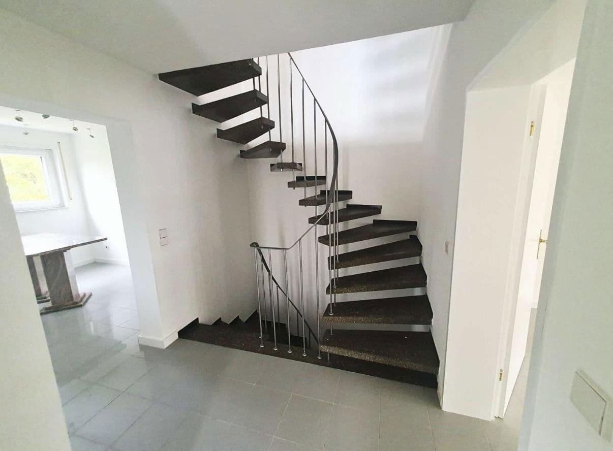 Prodej domu 149 m², pozemek 383 m², Armsündersteige 79/1, Heilbronn, Bádensko-Württembersko Prodej domu 149 m², pozemek 383 m², Armsündersteige 79/1, Heilbronn, Bádensko-Württembersko