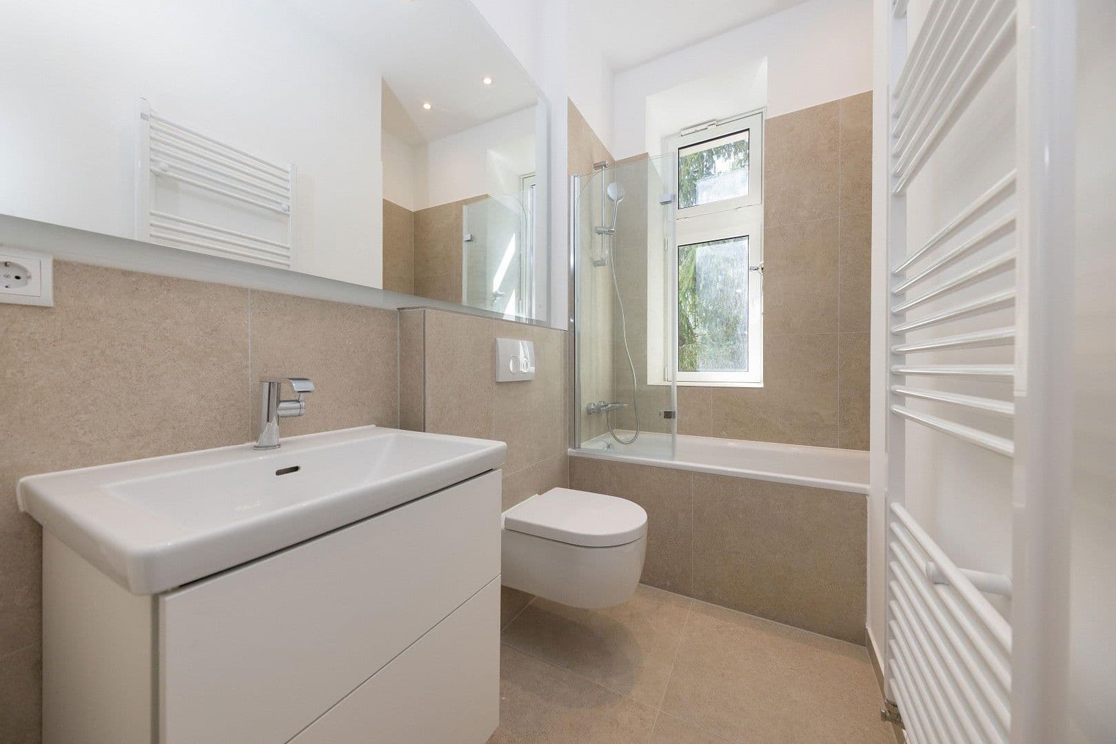 Prodej bytu 5+1 131 m², Unter den Eichen 55, Berlin, Berlín Prodej bytu 5+1 131 m², Unter den Eichen 55, Berlin, Berlín