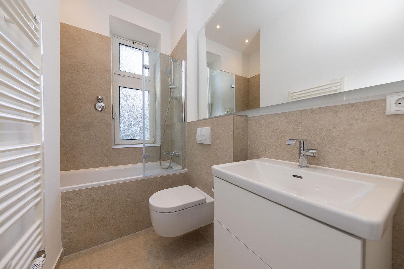 Prodej bytu 5+1 131 m², Unter den Eichen 55, Berlin, Berlín Prodej bytu 5+1 131 m², Unter den Eichen 55, Berlin, Berlín