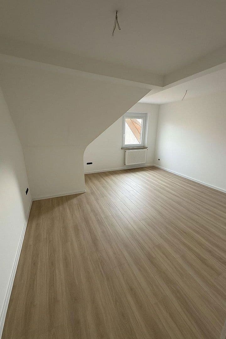 Pronájem bytu 4+kk 155 m², Hintere Dorfstraße 27, Sulzbach am Main, Bavorsko Pronájem bytu 4+kk 155 m², Hintere Dorfstraße 27, Sulzbach am Main, Bavorsko