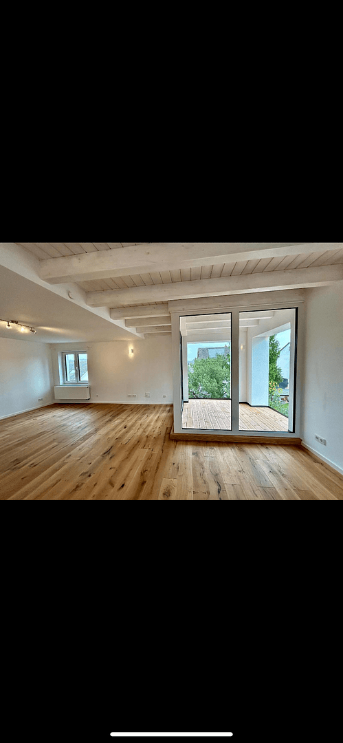 Pronájem bytu 3+1 109 m², Weilerbach, Porýní-Falc Pronájem bytu 3+1 109 m², Weilerbach, Porýní-Falc