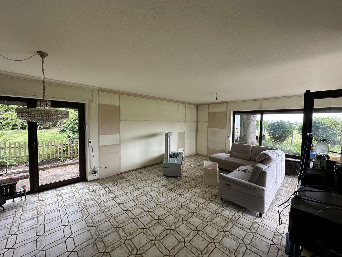 Prodej domu 118 m², pozemek 417 m², Erbenhäuschen 43a, Solingen, Severní Porýní-Vestfálsko Prodej domu 118 m², pozemek 417 m², Erbenhäuschen 43a, Solingen, Severní Porýní-Vestfálsko