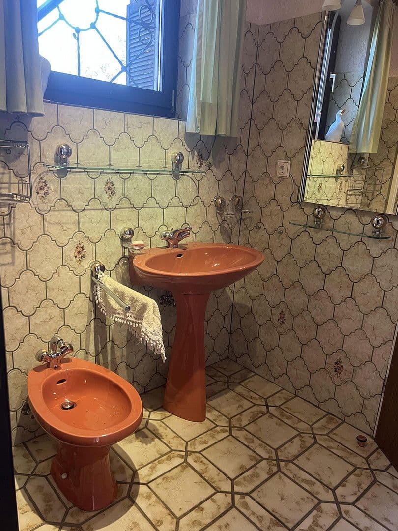 Prodej domu 118 m², pozemek 417 m², Erbenhäuschen 43a, Solingen, Severní Porýní-Vestfálsko Prodej domu 118 m², pozemek 417 m², Erbenhäuschen 43a, Solingen, Severní Porýní-Vestfálsko