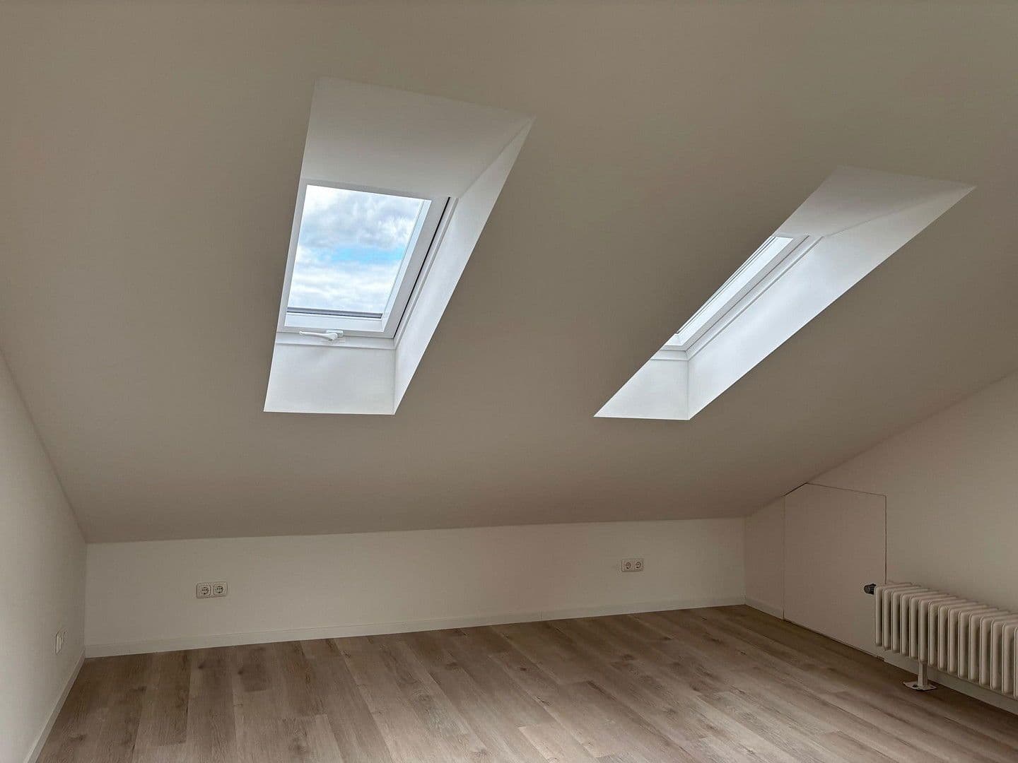 Pronájem domu 132 m², pozemek 300 m², Angeraue 102, Düsseldorf, Severní Porýní-Vestfálsko Pronájem domu 132 m², pozemek 300 m², Angeraue 102, Düsseldorf, Severní Porýní-Vestfálsko