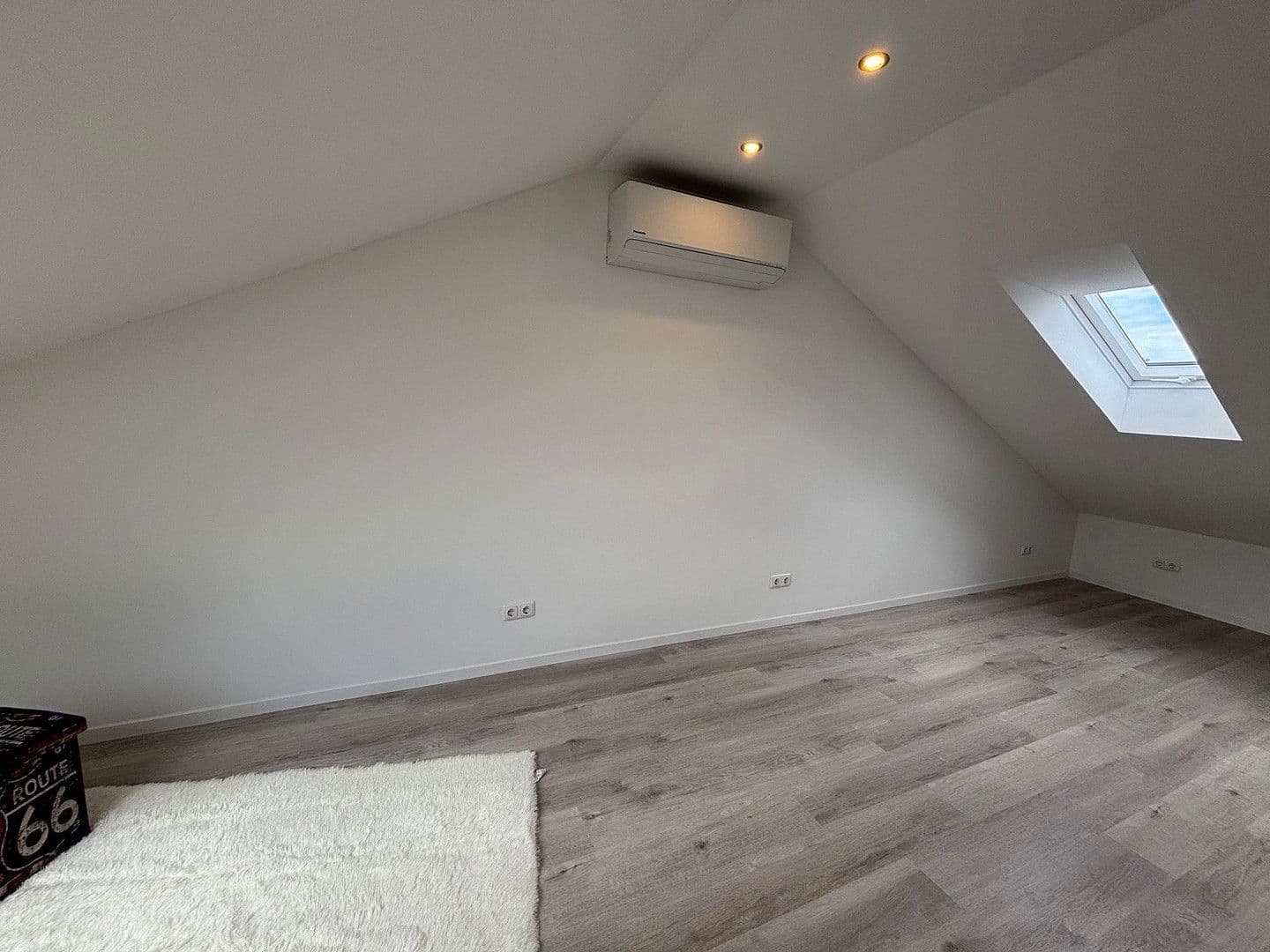 Pronájem domu 132 m², pozemek 300 m², Angeraue 102, Düsseldorf, Severní Porýní-Vestfálsko Pronájem domu 132 m², pozemek 300 m², Angeraue 102, Düsseldorf, Severní Porýní-Vestfálsko