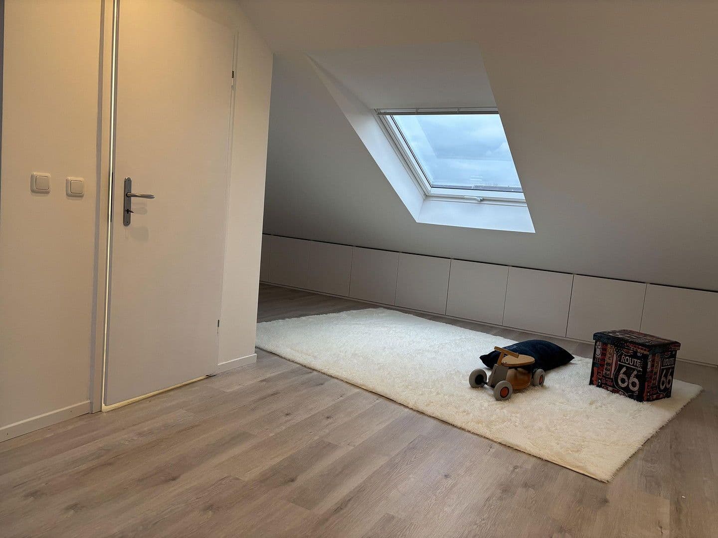 Pronájem domu 132 m², pozemek 300 m², Angeraue 102, Düsseldorf, Severní Porýní-Vestfálsko Pronájem domu 132 m², pozemek 300 m², Angeraue 102, Düsseldorf, Severní Porýní-Vestfálsko