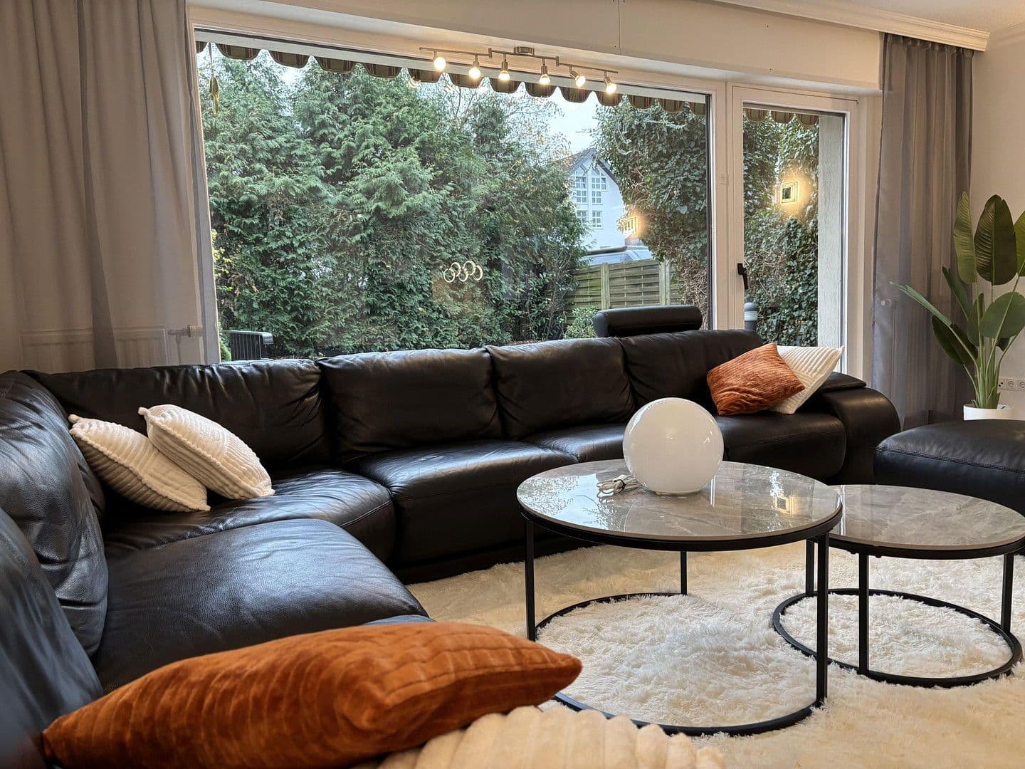 Pronájem domu 132 m², pozemek 300 m², Angeraue 102, Düsseldorf, Severní Porýní-Vestfálsko Pronájem domu 132 m², pozemek 300 m², Angeraue 102, Düsseldorf, Severní Porýní-Vestfálsko