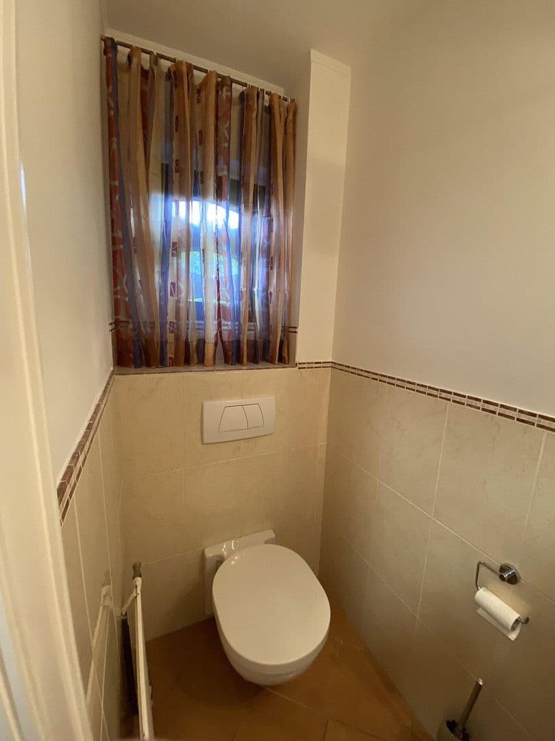 Pronájem domu 132 m², pozemek 300 m², Angeraue 102, Düsseldorf, Severní Porýní-Vestfálsko Pronájem domu 132 m², pozemek 300 m², Angeraue 102, Düsseldorf, Severní Porýní-Vestfálsko