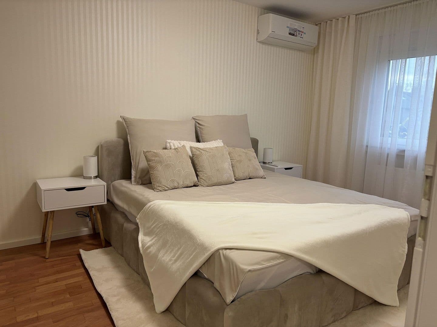 Pronájem domu 132 m², pozemek 300 m², Angeraue 102, Düsseldorf, Severní Porýní-Vestfálsko Pronájem domu 132 m², pozemek 300 m², Angeraue 102, Düsseldorf, Severní Porýní-Vestfálsko