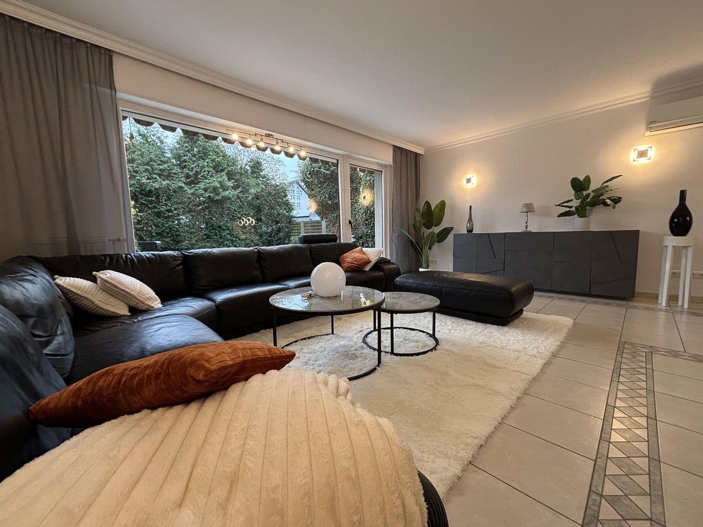 Pronájem domu 132 m², pozemek 300 m², Angeraue 102, Düsseldorf, Severní Porýní-Vestfálsko Pronájem domu 132 m², pozemek 300 m², Angeraue 102, Düsseldorf, Severní Porýní-Vestfálsko