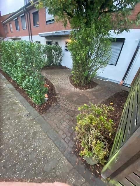 Pronájem domu 132 m², pozemek 300 m², Angeraue 102, Düsseldorf, Severní Porýní-Vestfálsko Pronájem domu 132 m², pozemek 300 m², Angeraue 102, Düsseldorf, Severní Porýní-Vestfálsko