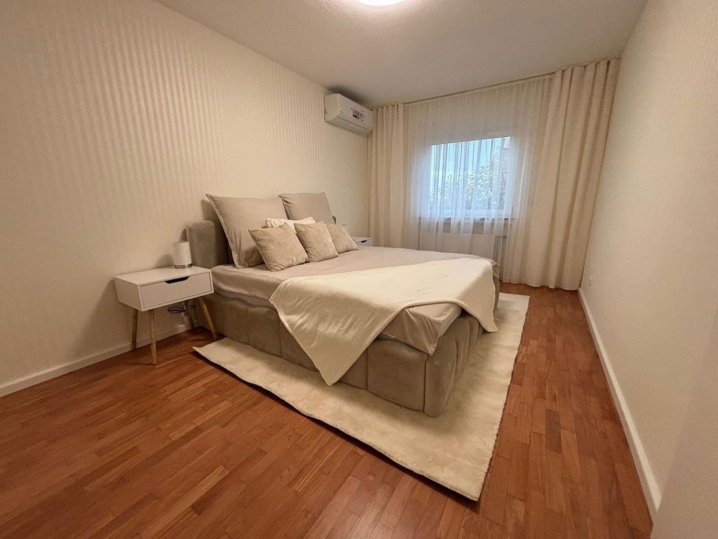 Pronájem domu 132 m², pozemek 300 m², Angeraue 102, Düsseldorf, Severní Porýní-Vestfálsko Pronájem domu 132 m², pozemek 300 m², Angeraue 102, Düsseldorf, Severní Porýní-Vestfálsko