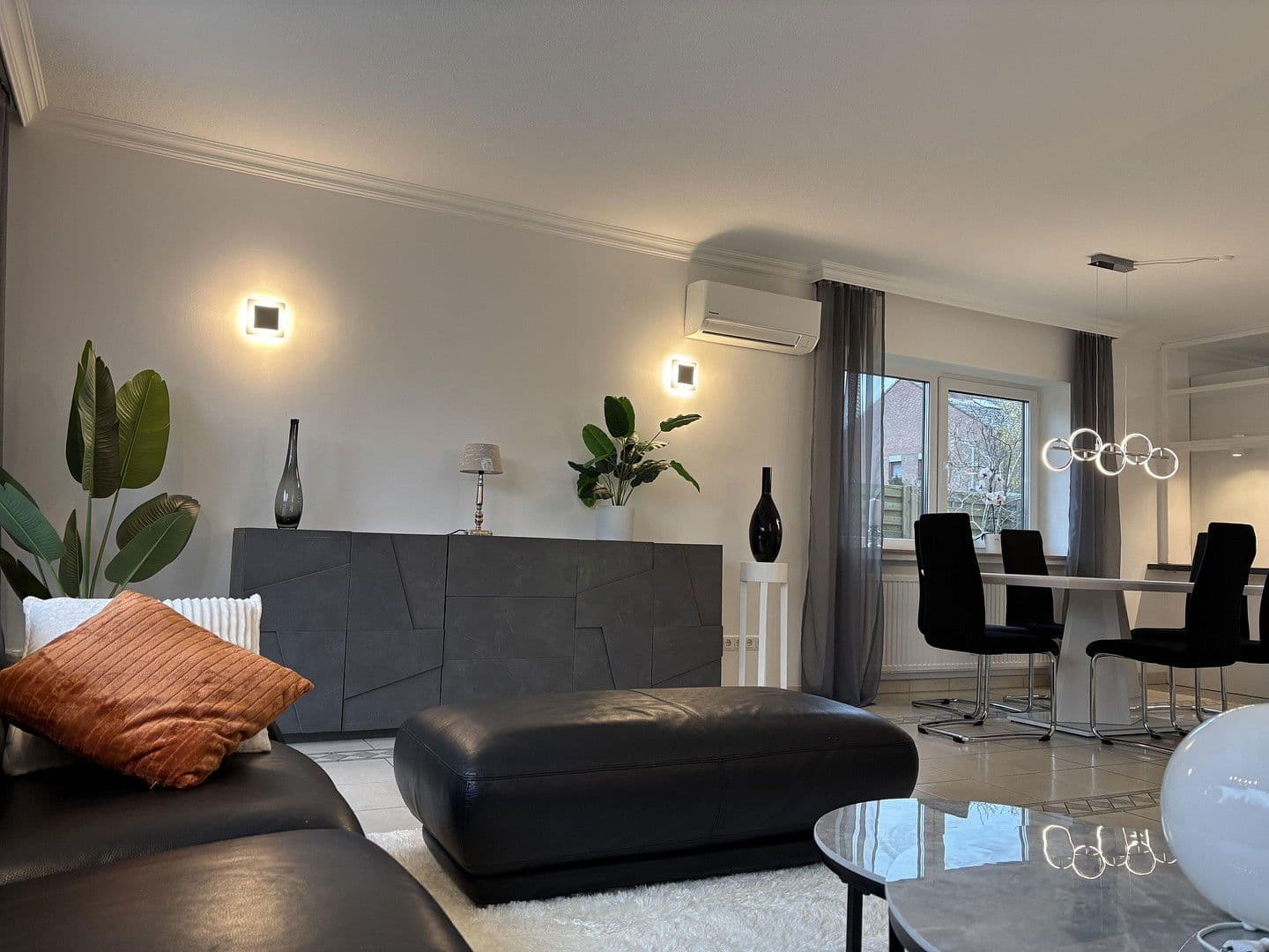 Pronájem domu 132 m², pozemek 300 m², Angeraue 102, Düsseldorf, Severní Porýní-Vestfálsko Pronájem domu 132 m², pozemek 300 m², Angeraue 102, Düsseldorf, Severní Porýní-Vestfálsko