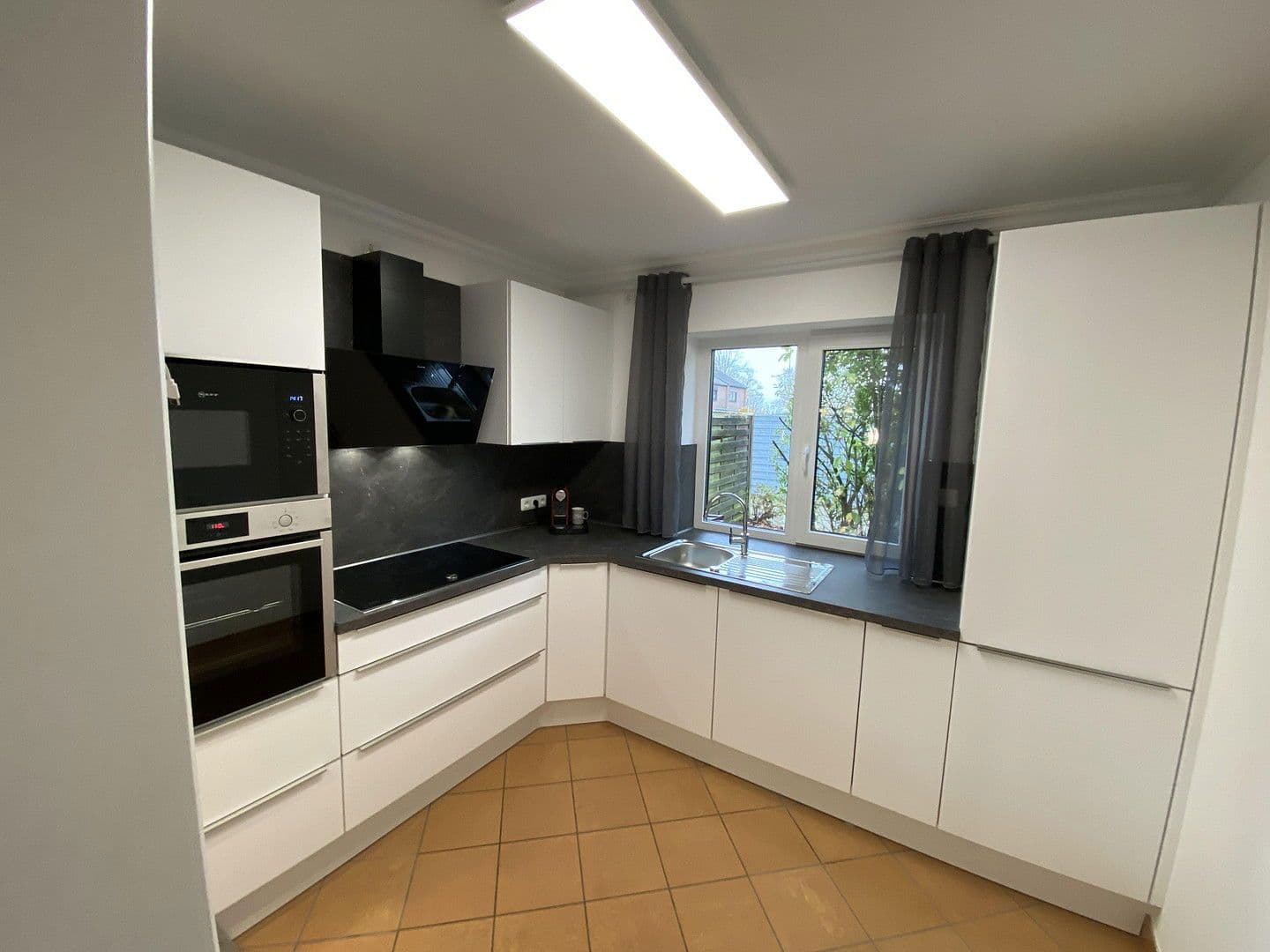 Pronájem domu 132 m², pozemek 300 m², Angeraue 102, Düsseldorf, Severní Porýní-Vestfálsko Pronájem domu 132 m², pozemek 300 m², Angeraue 102, Düsseldorf, Severní Porýní-Vestfálsko