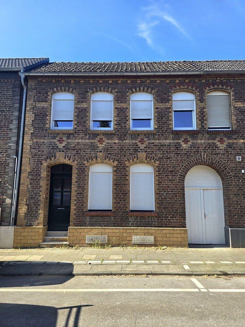 Prodej domu 156 m², pozemek 139 m², Köln, Severní Porýní-Vestfálsko Prodej domu 156 m², pozemek 139 m², Köln, Severní Porýní-Vestfálsko