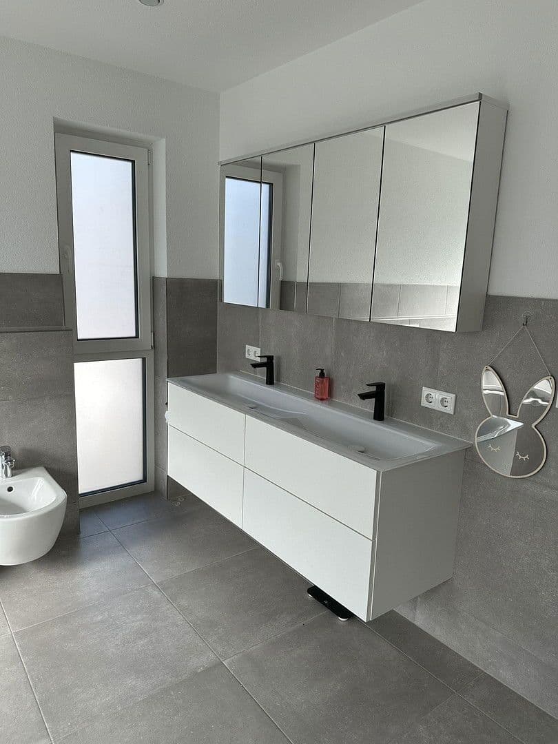 Prodej domu 179 m², pozemek 496 m², Trossingen, Bádensko-Württembersko Prodej domu 179 m², pozemek 496 m², Trossingen, Bádensko-Württembersko