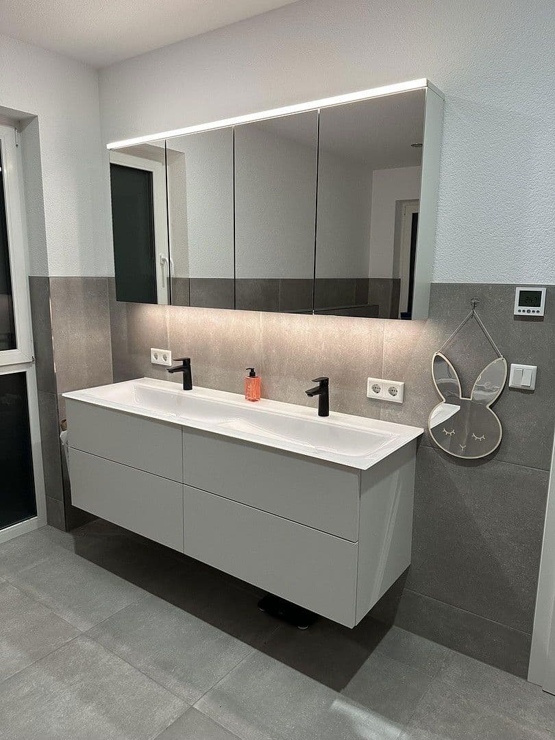 Prodej domu 179 m², pozemek 496 m², Trossingen, Bádensko-Württembersko Prodej domu 179 m², pozemek 496 m², Trossingen, Bádensko-Württembersko