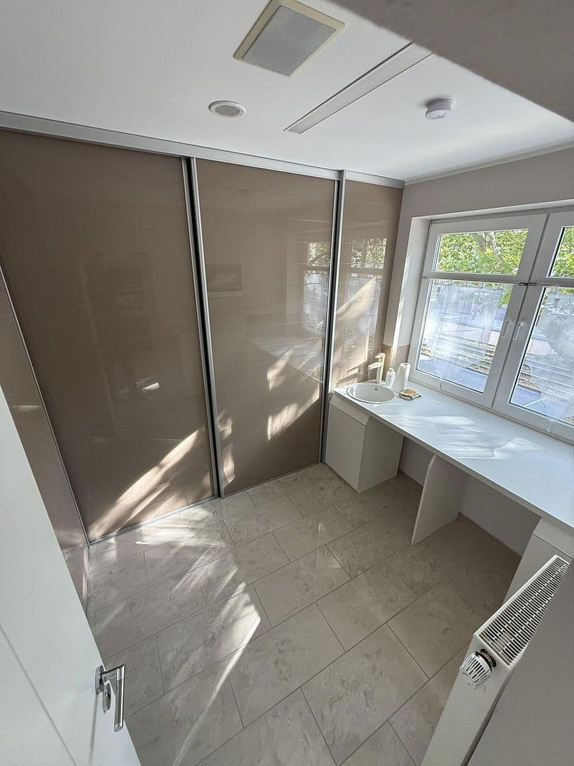 Pronájem bytu 3+1 141 m², Halle (Saale), Sasko-Anhaltsko Pronájem bytu 3+1 141 m², Halle (Saale), Sasko-Anhaltsko