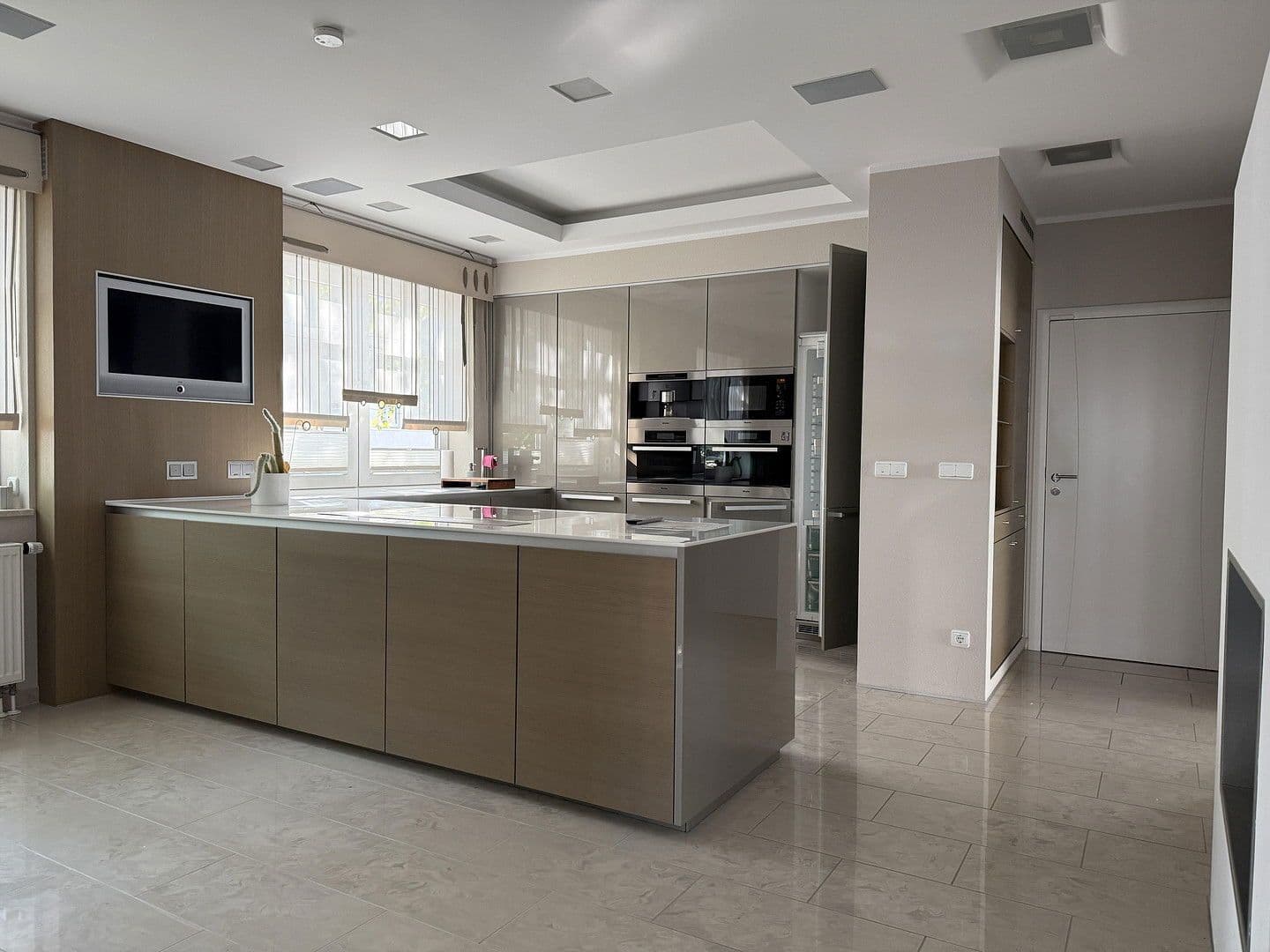 Pronájem bytu 3+1 141 m², Halle (Saale), Sasko-Anhaltsko Pronájem bytu 3+1 141 m², Halle (Saale), Sasko-Anhaltsko