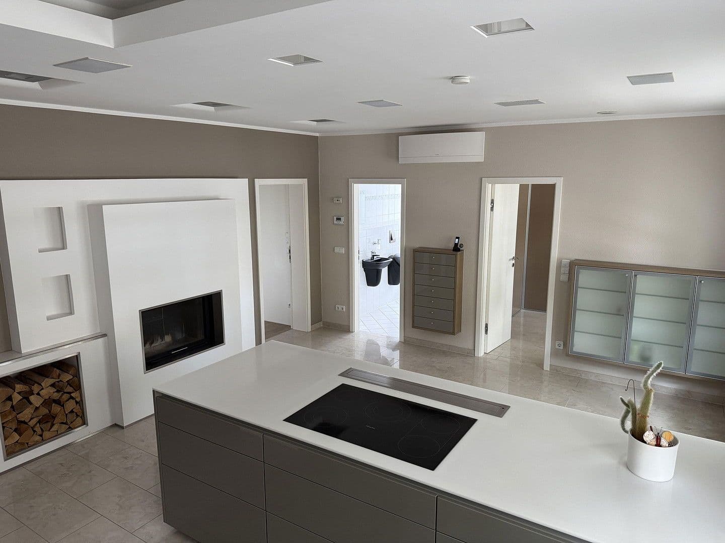 Pronájem bytu 3+1 141 m², Halle (Saale), Sasko-Anhaltsko Pronájem bytu 3+1 141 m², Halle (Saale), Sasko-Anhaltsko