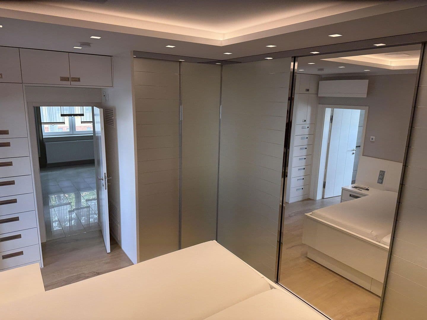 Pronájem bytu 3+1 141 m², Halle (Saale), Sasko-Anhaltsko Pronájem bytu 3+1 141 m², Halle (Saale), Sasko-Anhaltsko