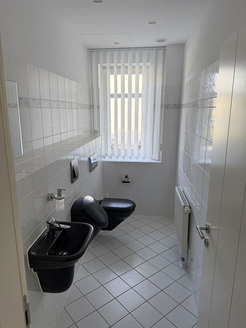 Pronájem bytu 3+1 141 m², Halle (Saale), Sasko-Anhaltsko Pronájem bytu 3+1 141 m², Halle (Saale), Sasko-Anhaltsko