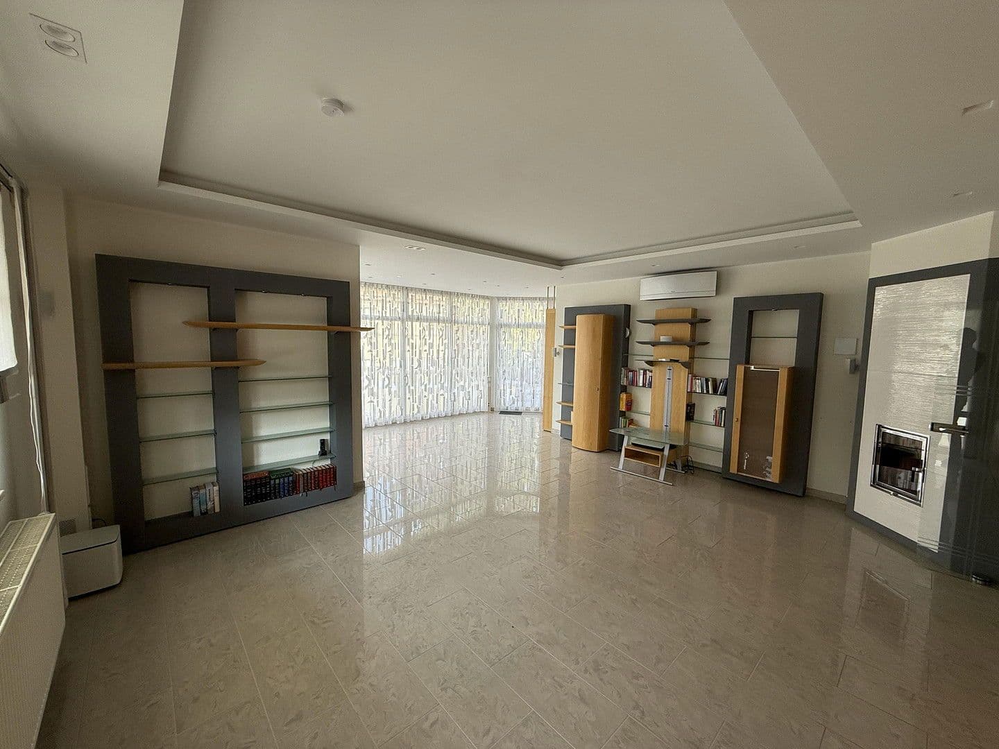 Pronájem bytu 3+1 141 m², Halle (Saale), Sasko-Anhaltsko Pronájem bytu 3+1 141 m², Halle (Saale), Sasko-Anhaltsko