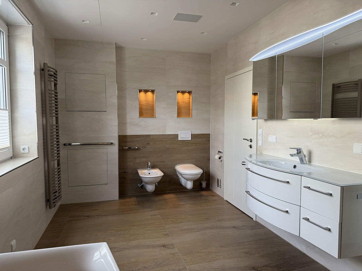 Pronájem bytu 3+1 141 m², Halle (Saale), Sasko-Anhaltsko Pronájem bytu 3+1 141 m², Halle (Saale), Sasko-Anhaltsko