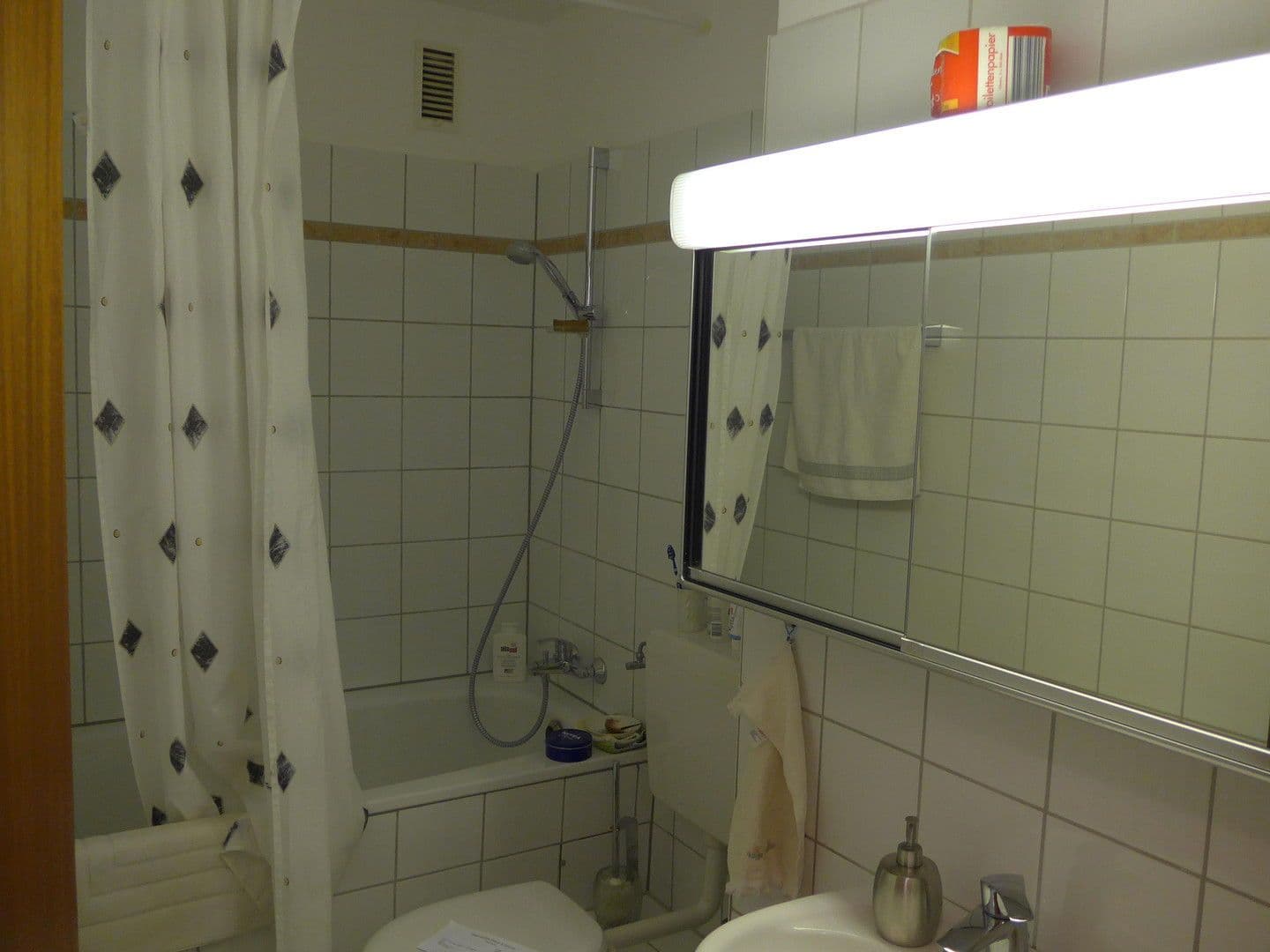 Pronájem bytu 2+1 60 m², Düsseldorf, Severní Porýní-Vestfálsko Pronájem bytu 2+1 60 m², Düsseldorf, Severní Porýní-Vestfálsko