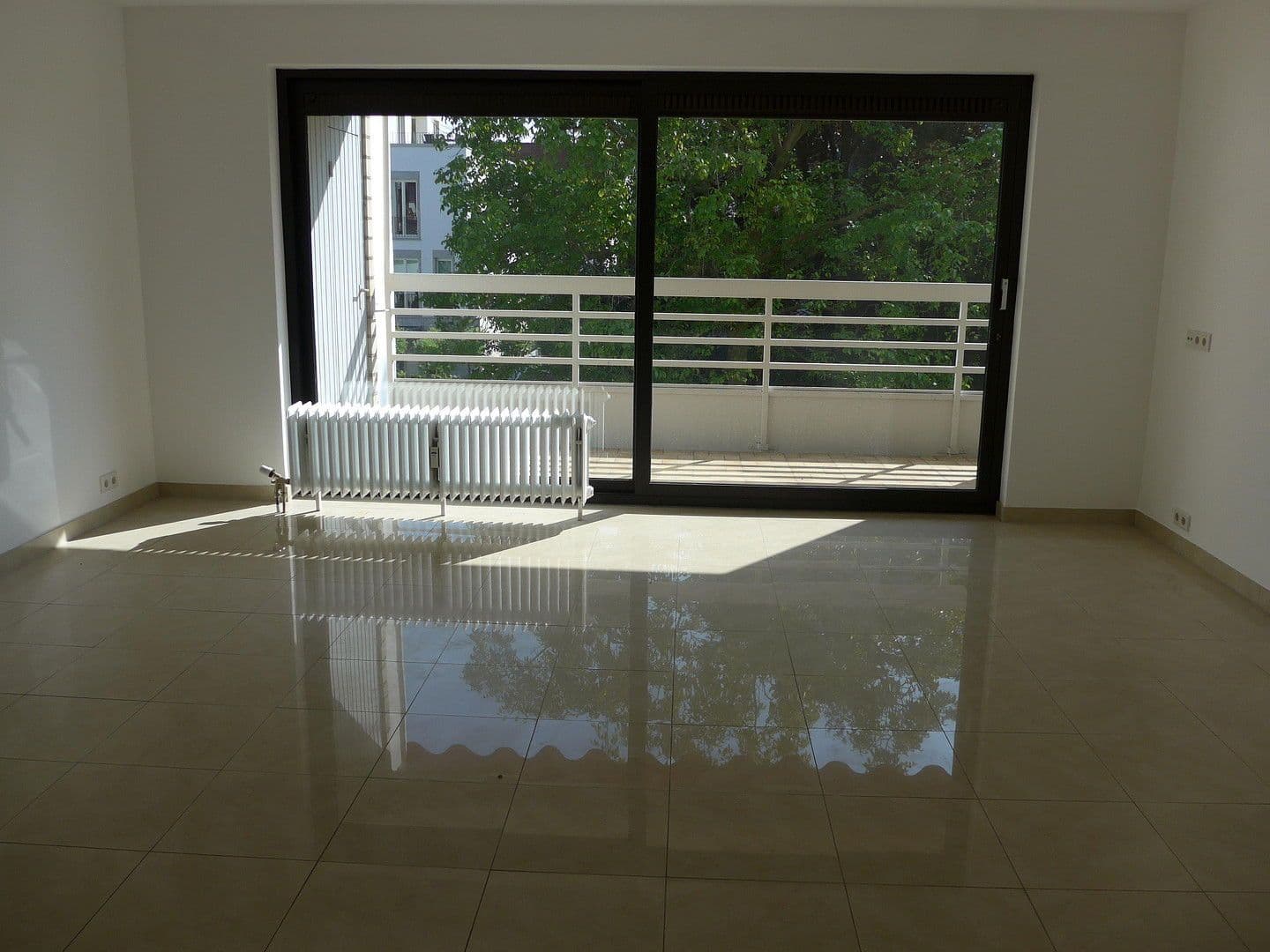 Pronájem bytu 2+1 60 m², Düsseldorf, Severní Porýní-Vestfálsko Pronájem bytu 2+1 60 m², Düsseldorf, Severní Porýní-Vestfálsko